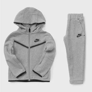Nike Boy’s Tech Fleece Hoodie Sweatsuit Size 7